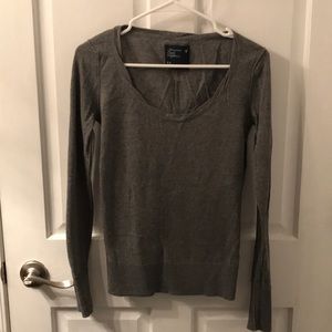 Grey sweater w red seaming details